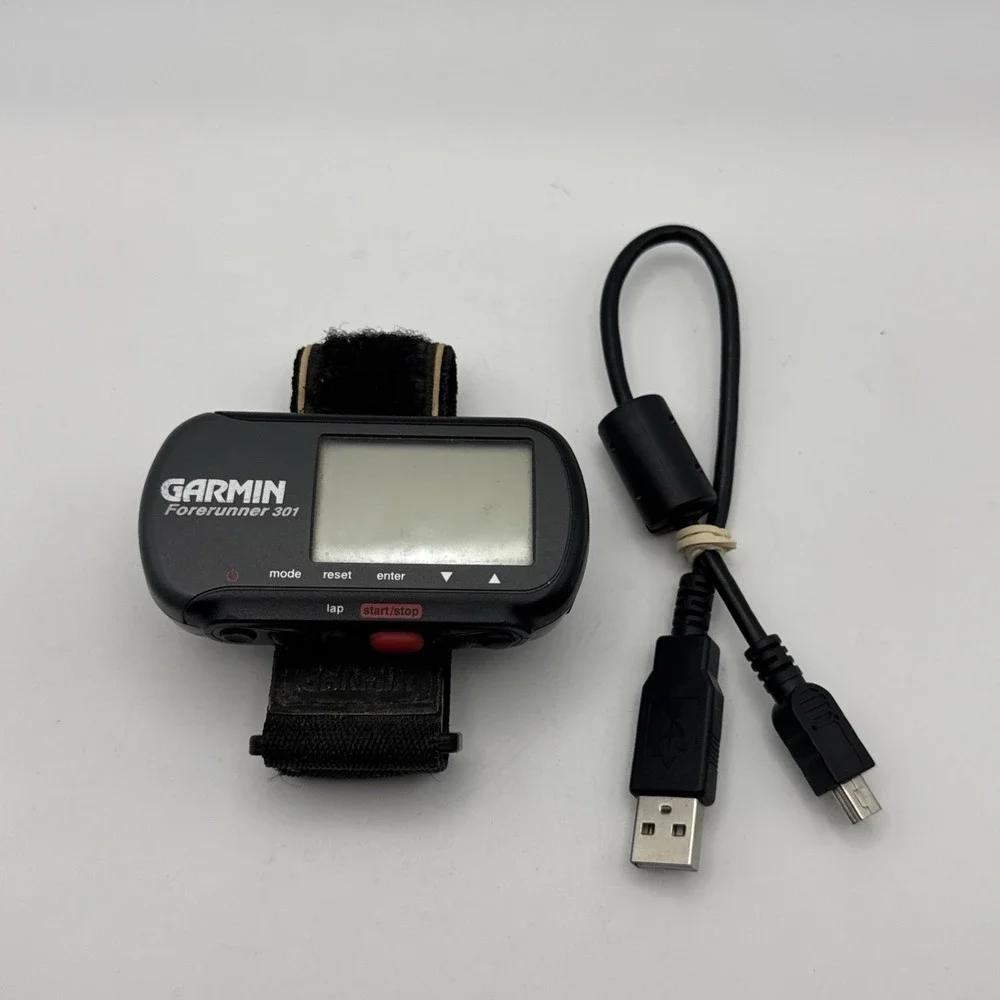 Garmin Forerunner 301 Personal Trainer With Strap and charging cord working